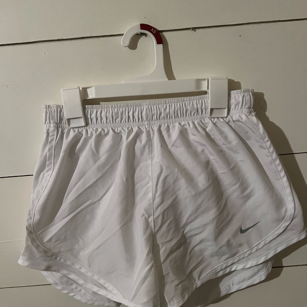 Nike White Athletic Shorts Lightweight Breathable Design